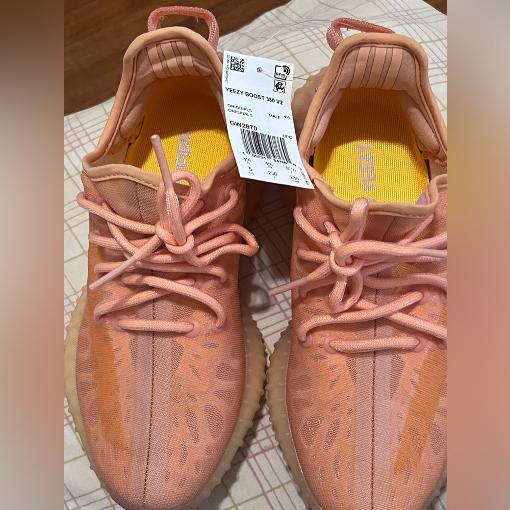 Yeezy size 5 in men’s and woman size 6 1/2